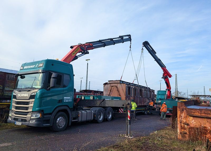 Ein Schwertransport der Ruth Weisner GmbH mit Kränen
